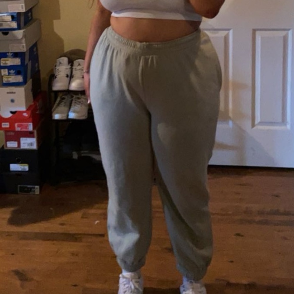 H&M Women’s sage green sweatpants